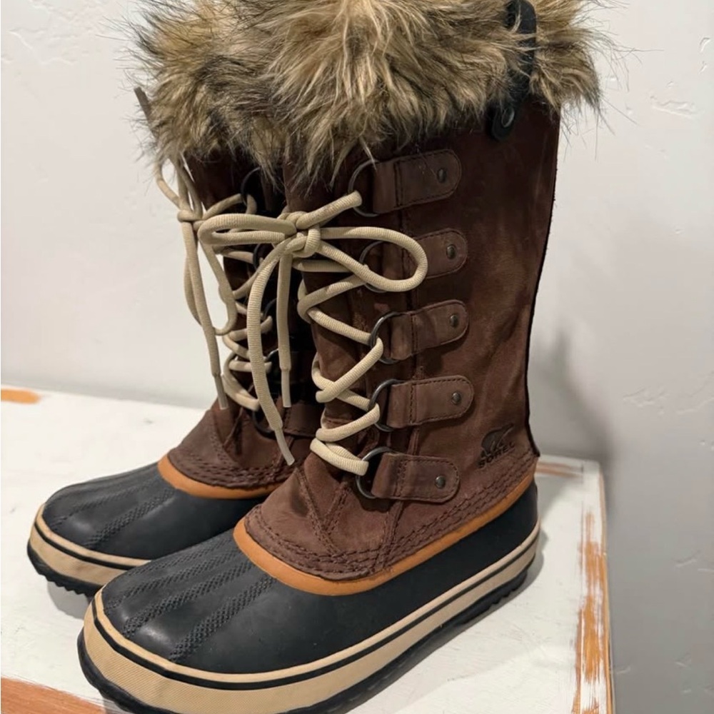 Snow boots